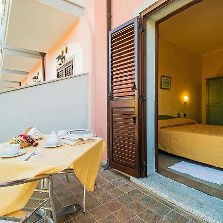 Albergo Residenziale Gli Ontani Cala Liberotto Bagian luar foto