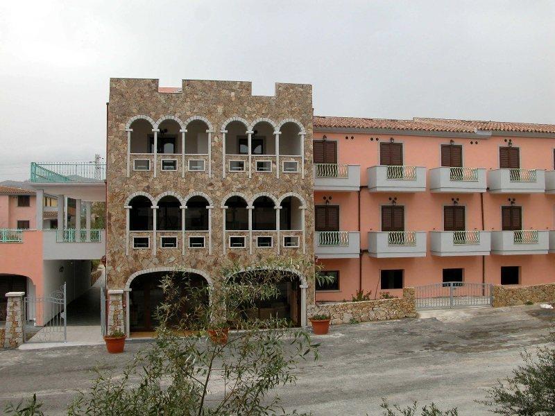 Albergo Residenziale Gli Ontani Cala Liberotto Bagian luar foto